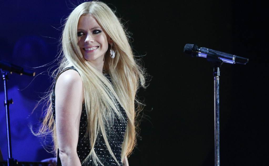 Avril Lavigne reaparece en un acto público