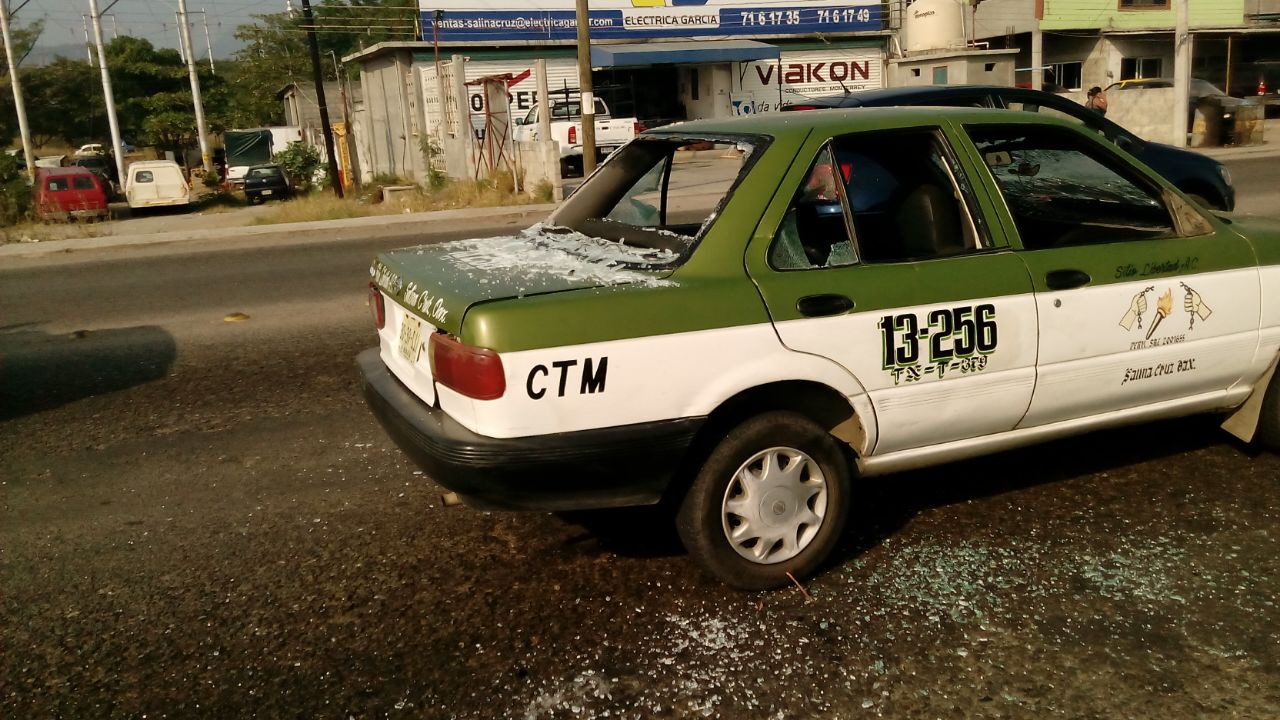 Se enfrentan taxistas en Salina Cruz, Oaxaca - El Universal
