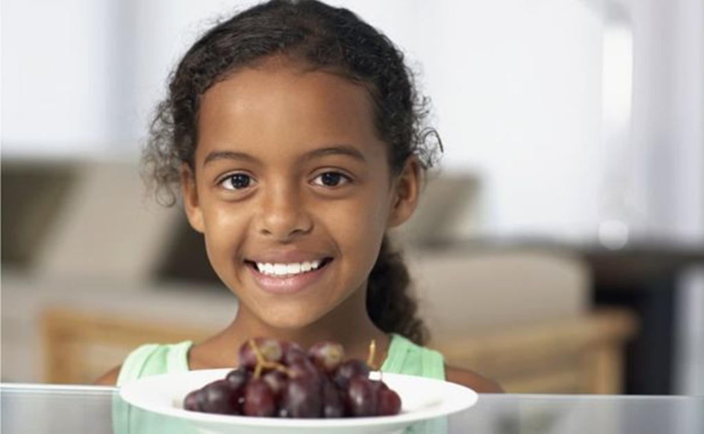 Comer uvas es la tercera causa de asfixia en menores de cinco años