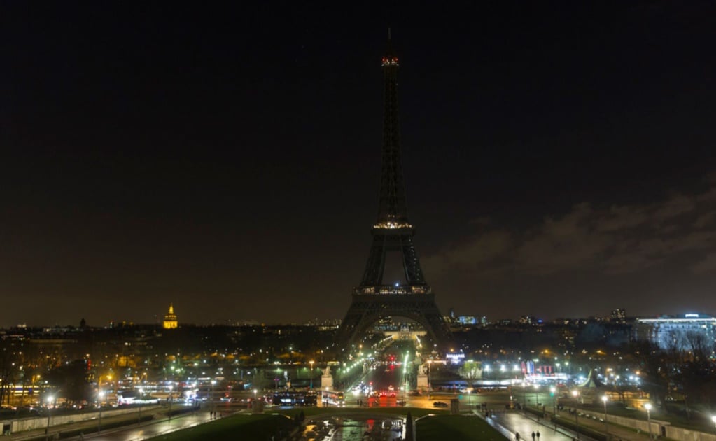 Torre Eiffel se apaga en solidaridad con Aleppo