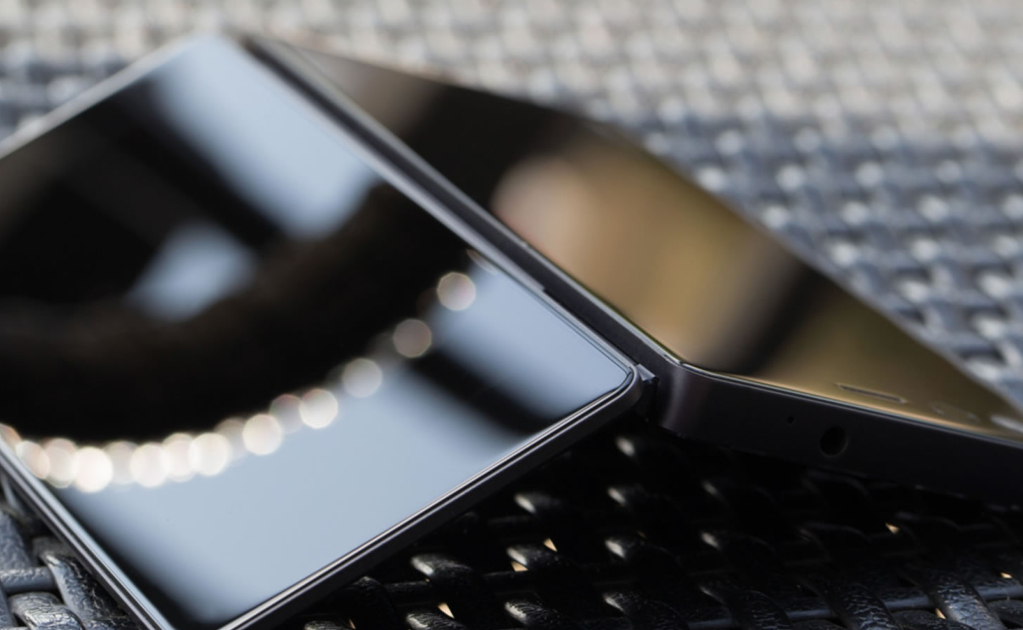 Samsung y LG podrían estar trabajando en teléfonos con dos pantallas