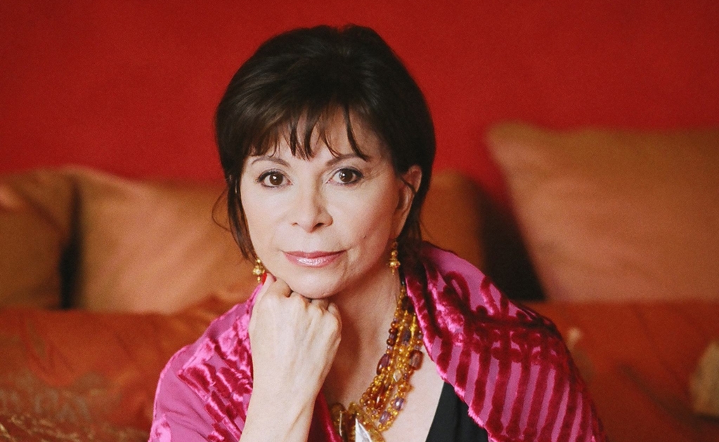 Isabel Allende recibe Premio Nacional honorario en EU