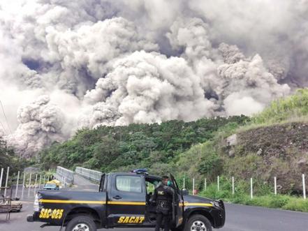 topshot-guatemala-volcano-fuego-ash_61494323.jpg