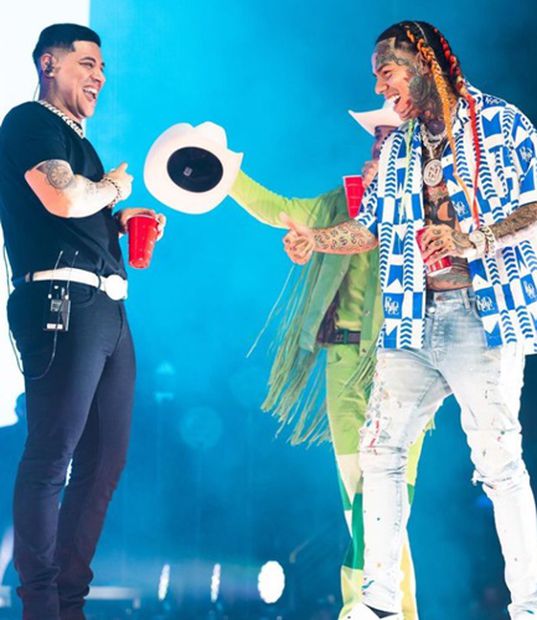 La agrupación y el rapero compartieron escenario durante uno de los conciertos que Firme ofreció en Florida. Foto: Instagram
