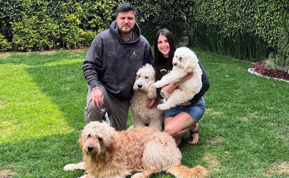 Paul Stanley, su novia Joely Bernat y sus perritos son una gran familia. Ahora, Chéster, se ha convertido en un ángel perruno.