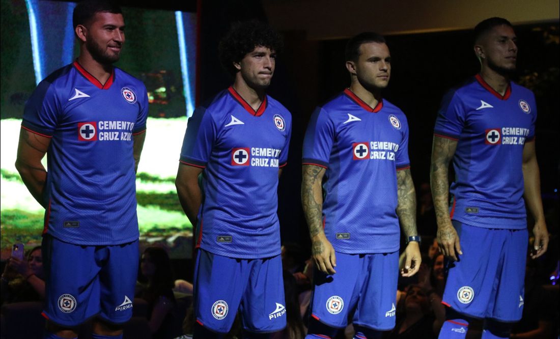 Cruz Azul presentó sus nuevos uniformes para la temporada 2023-2024