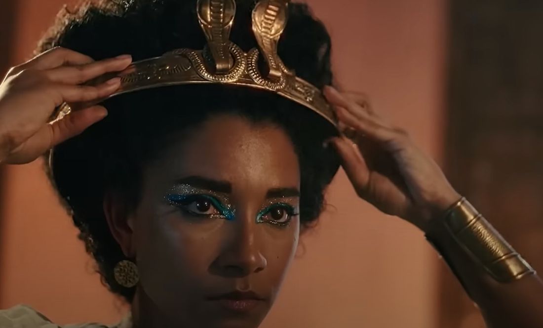Demandan a Netflix por elegir a una actriz negra como Cleopatra para su nueva serie documental