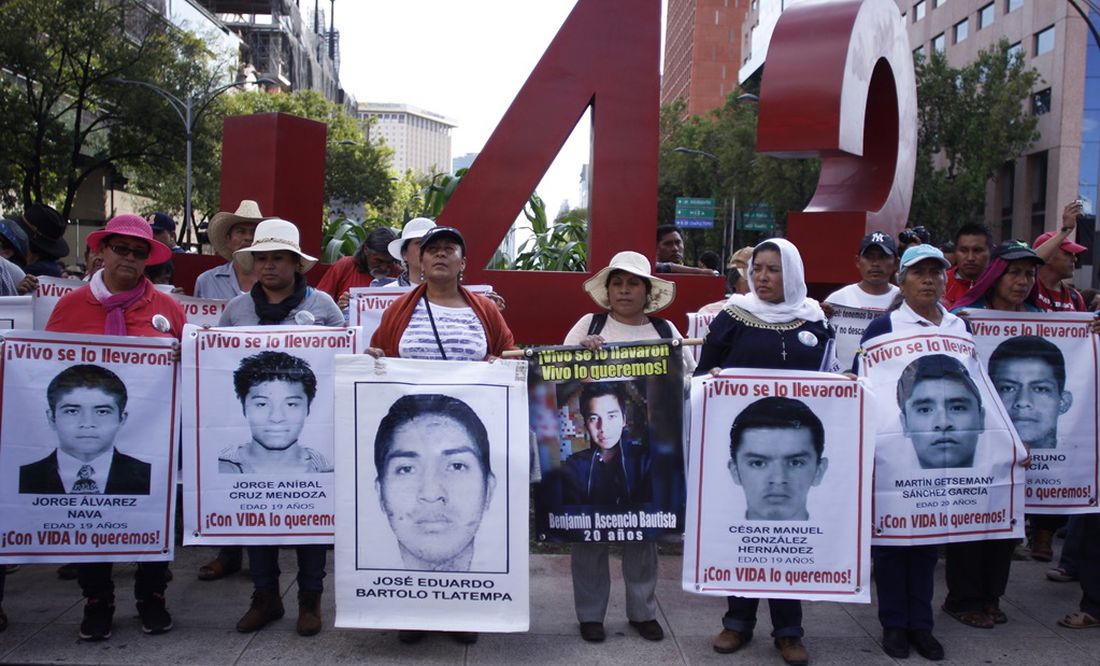 Detienen a nueve policías municipales y estatales de Guerrero por caso Ayotzinapa