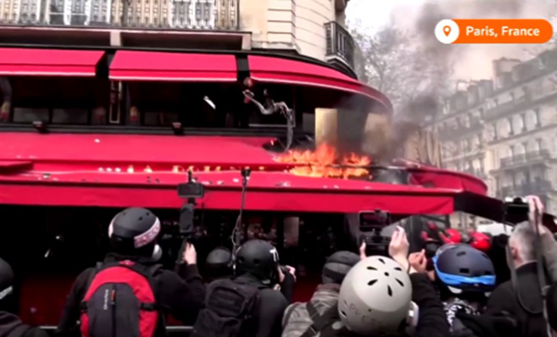 Nueva ola de protestas en Francia; manifestantes incendian restaurante favorito de Macron