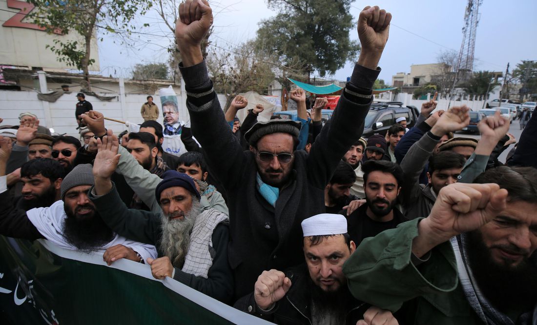 Protestas multitudinarias en Pakistán tras quema del Corán en Suecia