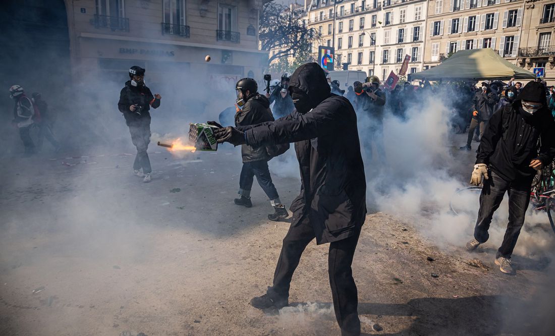 Manifestante pierde la mano por una granada durante protesta en Francia