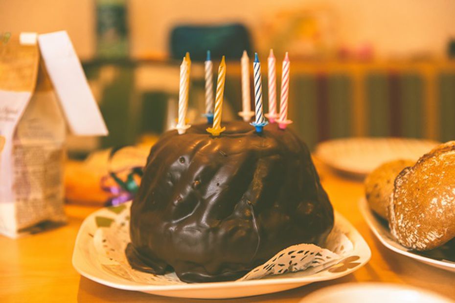 Un pastel de cumpleaños de chocolate llegó a las redes sociales. 