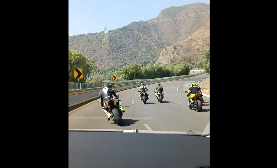 Zigzagueando y sin placas, exhiben en redes a motociclistas poniendo en riesgo seguridad en autopista
