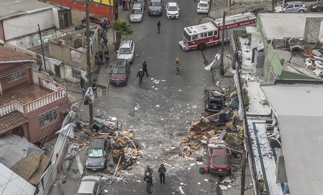 Así fue el rescate de una persona bajo los escombros tras explosión en edificio en Tijuana