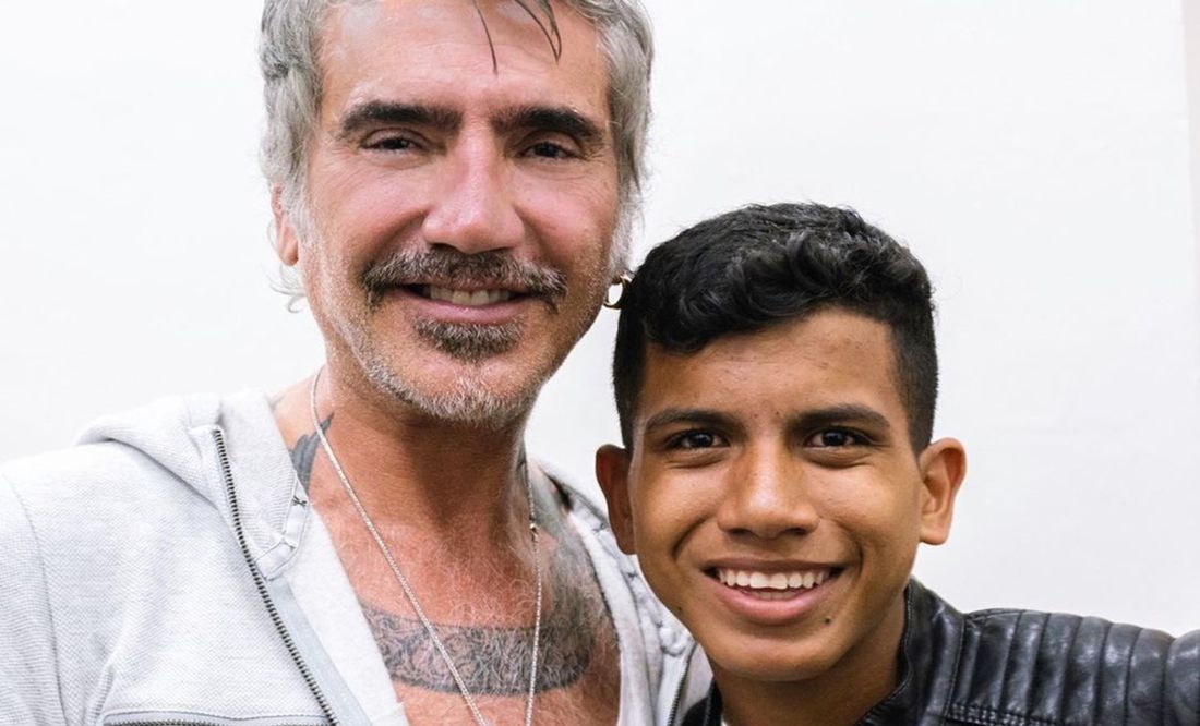 Alejandro Fernández cumple el sueño de un niño venezolano al compartir escenario con él