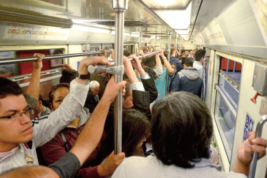 La demanda del transporte público en la ciudad se incrementó 15% durante el miércoles (ARMANDO MONROY. CUARTOSCURO)