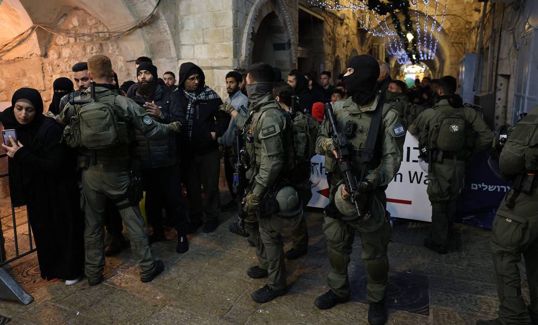 Arrestan a 350 en Jerusalén por enfrentamientos en la mezquita de Al Aqsa