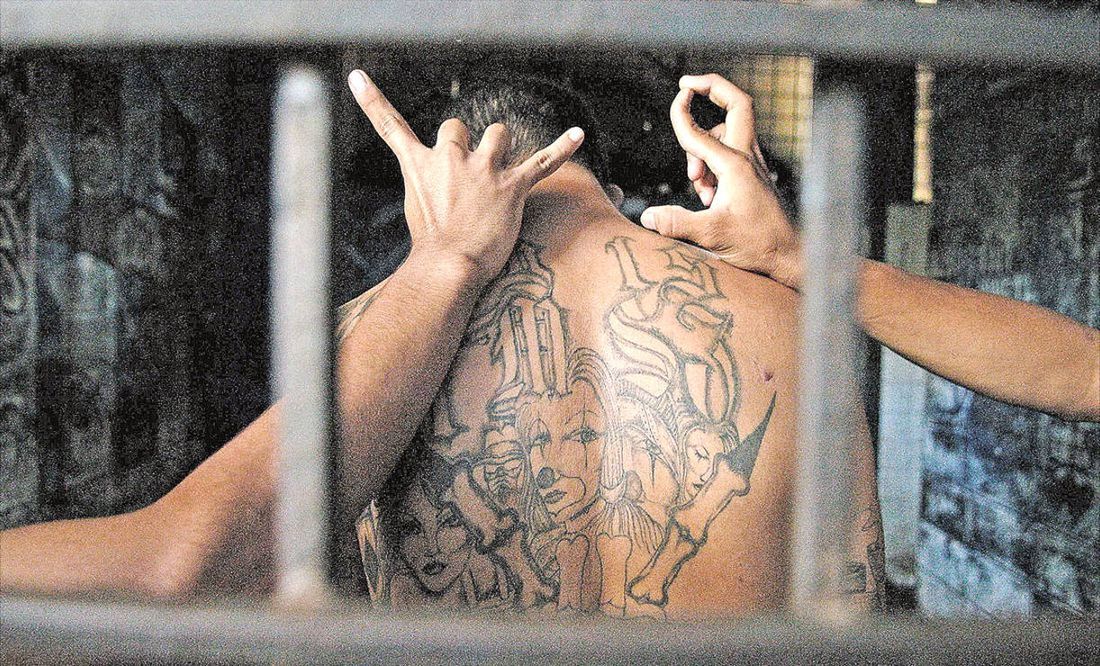 Honduras anuncia 'desarme real' en las cárceles, tras peleas a tiros entre pandilleros