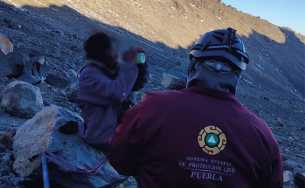 Rescatan a 10 alpinistas en Puebla. Foto: Twitter @PC_Estatal