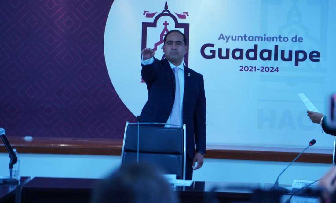 Rinde protesta nuevo presidente municipal de Guadalupe; realizan cateos en casas de exalcalde