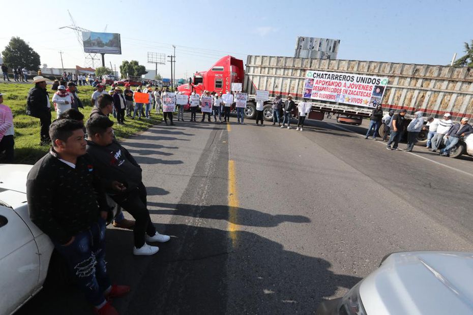 El bloqueo de las autopistas a Atlacomulco y Valle de Bravo inició desde antes de las ocho. Foto: Jorge Alvarado