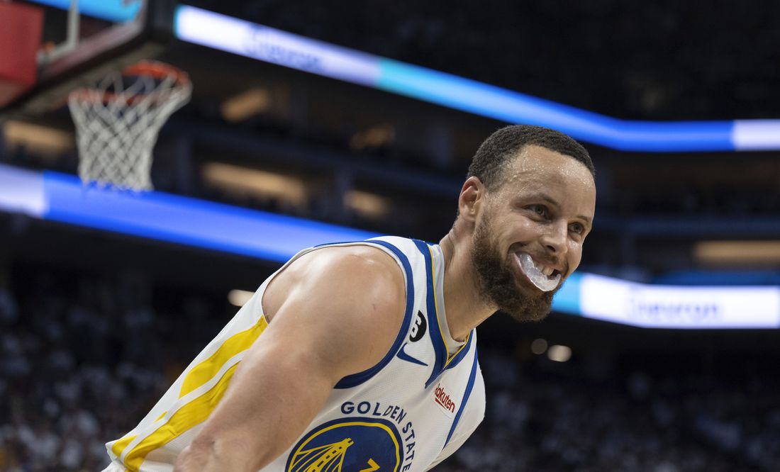Steph Curry hace 50 puntos y le da el pase a Warriors a semifinales de conferencia