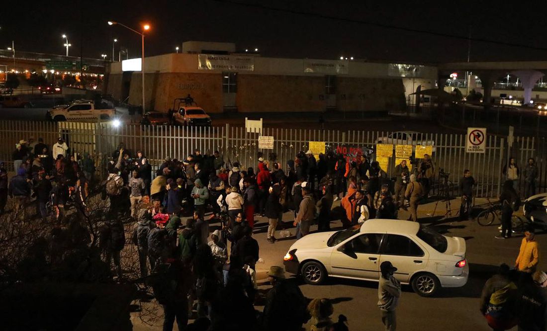 Migrantes exigen justicia en Ciudad Juárez previo a la visita de AMLO
