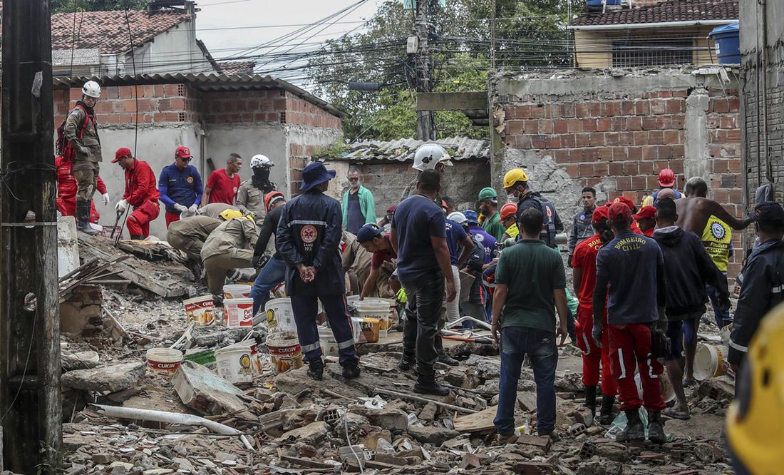 Mueren 14 personas por derrumbe de edificio en noreste de Brasil