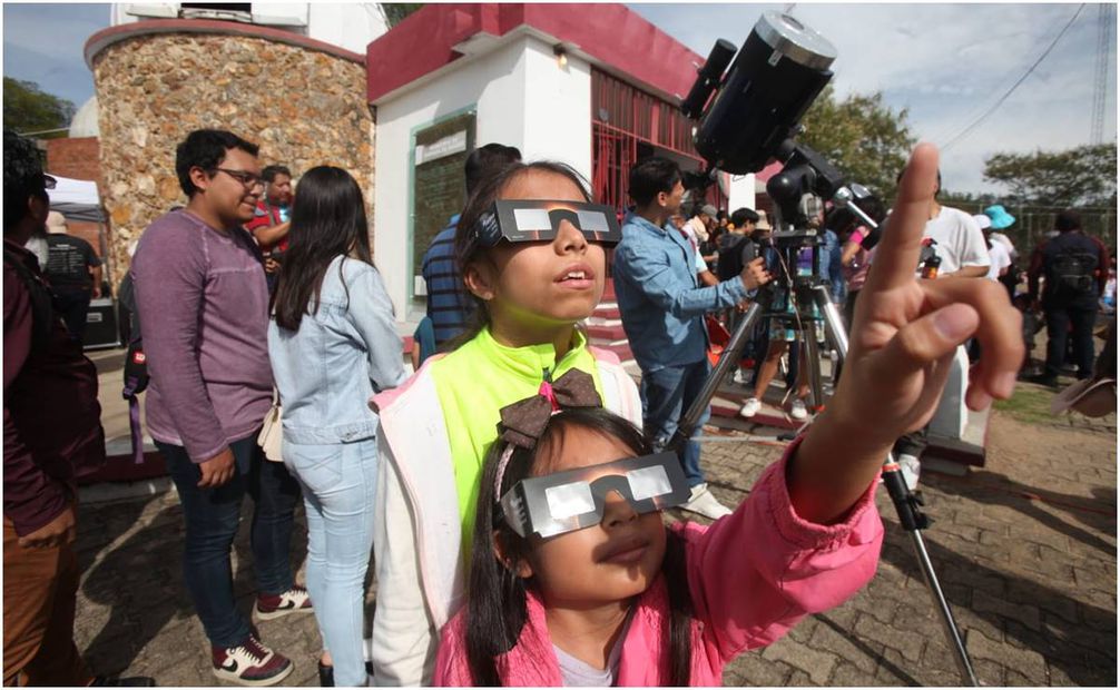 Inicia Eclipse solar en Oaxaca. Foto: Edwin Hernández/ EL UNIVERSAL