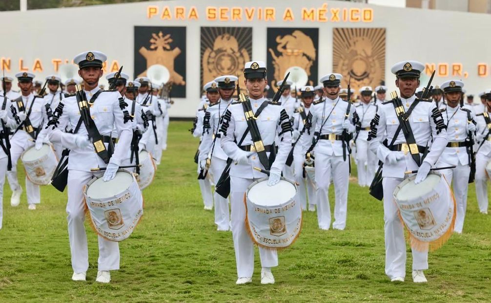 110 aniversario de la defensa patriótica del puerto de Veracruz y la Ceremonia de Jura de Bandera de los Cadetes de la Heroica Escuela Naval Militar. Foto: Presidencia