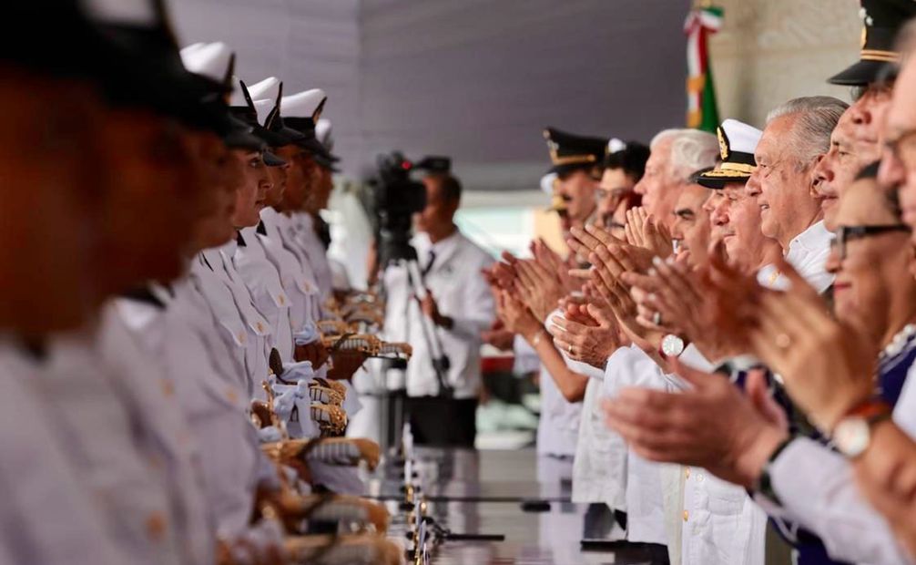 110 aniversario de la defensa patriótica del puerto de Veracruz y la Ceremonia de Jura de Bandera de los Cadetes de la Heroica Escuela Naval Militar. Foto: Presidencia