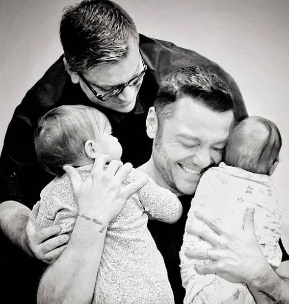 Tiziano Ferro y su marido Victor Allen tuvieron dos hijos en Estados Unidos en febrero de 2022 a los que llamaron Margherita y Andrea. Foto: Instagram tizianoferro
