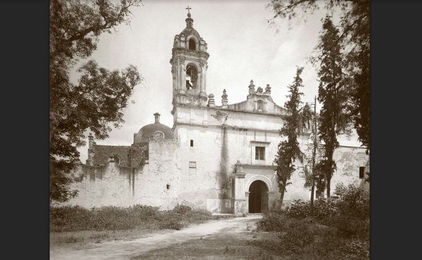 El templo de San Jacinto, ubicado en el rumbo de San Ángel, a inicios del siglo pasado. La historia de este sitio se remonta al siglo XVI, cuando fue construido en el antiguo barrio de Tenanitla, y hoy sigue siendo uno de los lugares emblemáticos de la zona. Imagen: Col. Villasana-Torres