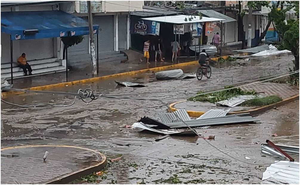 Destrucción de Huracán Otis en Acapulco. Foto: @Corasoun