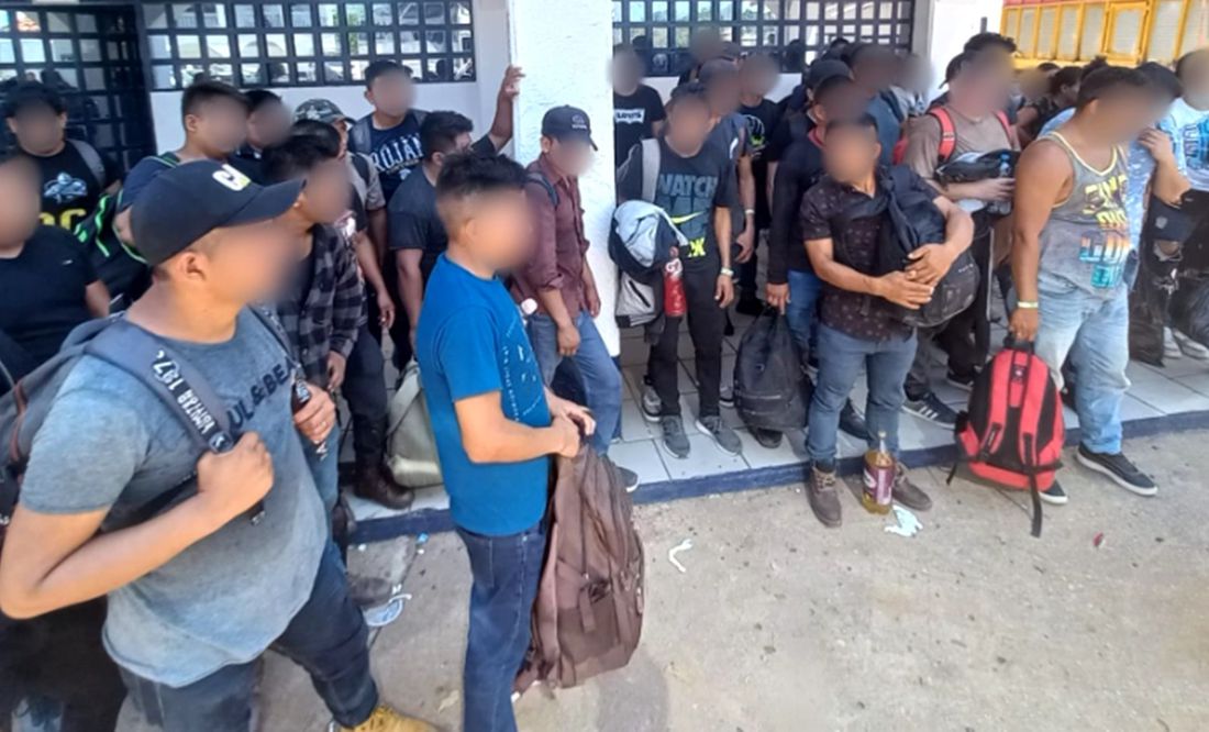 Rescatan a 129 migrantes en Veracruz, entre ellos 19 niños que viajan sin compañía