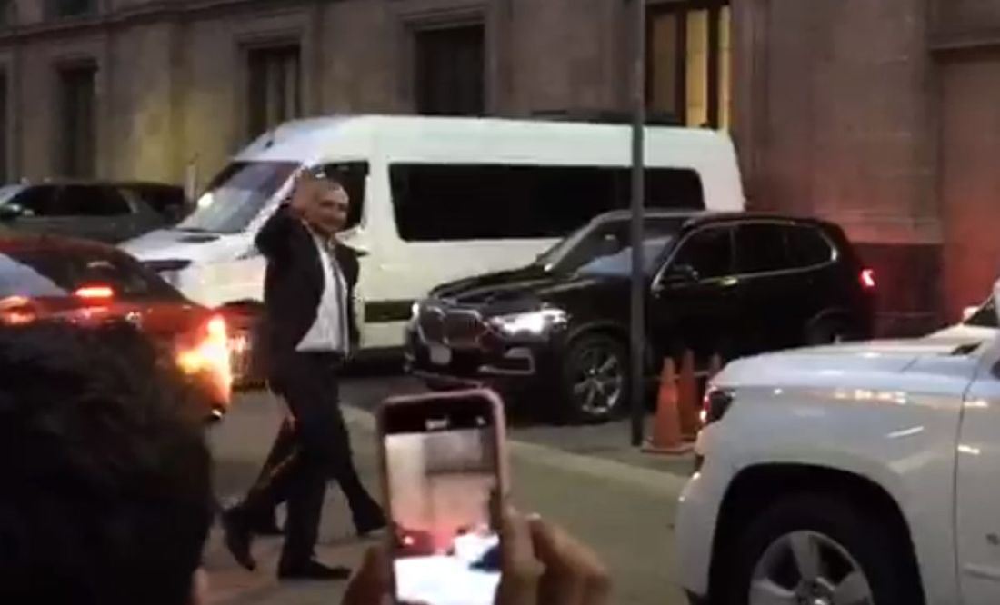 A horas de presentar su renuncia, Adán Augusto López llega a Palacio Nacional