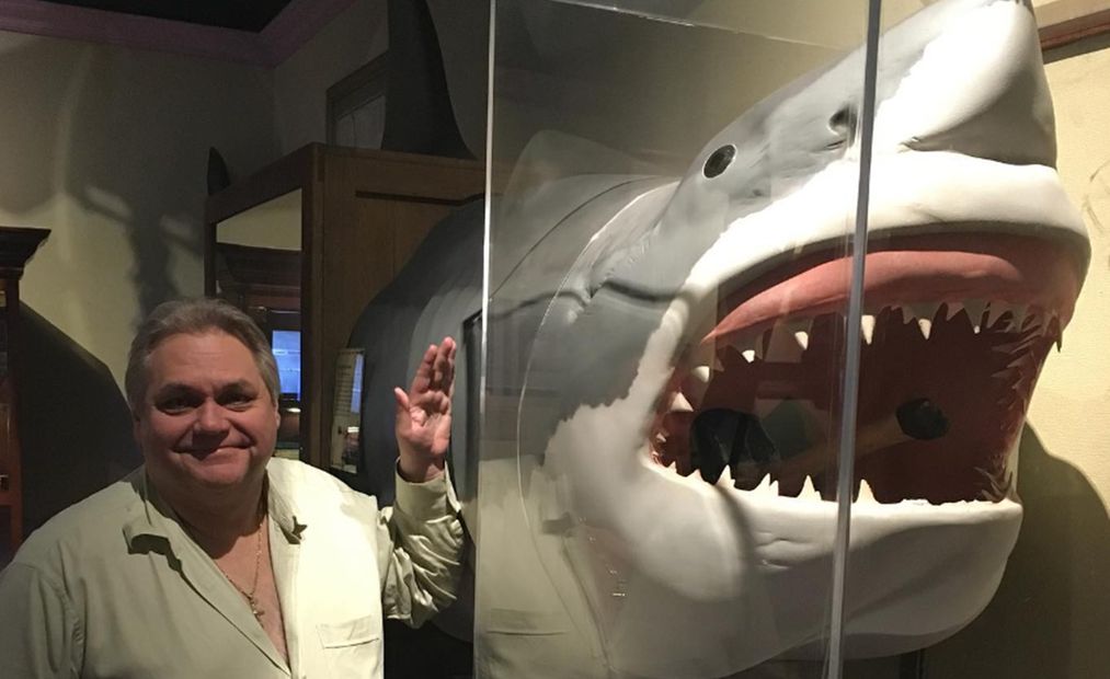 Carlos Bremer junto a un tiburón. Foto: Instagram oficial del empresario.