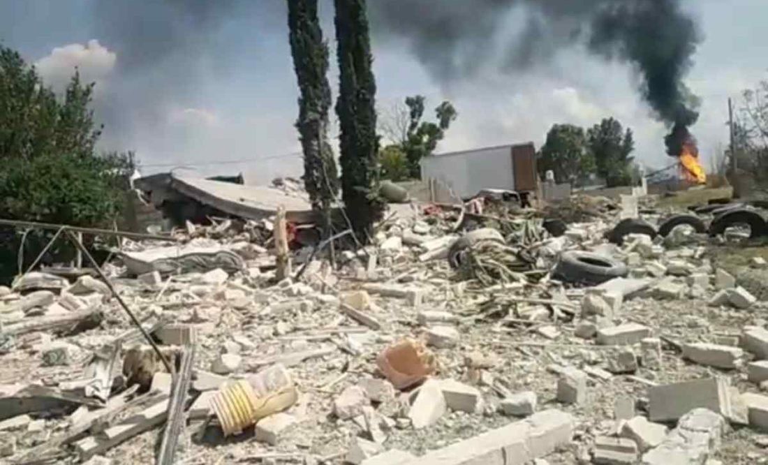 Controlan incendio por explosión en toma clandestina en Polotitlán, Edomex; deja casa en escombros: VIDEO