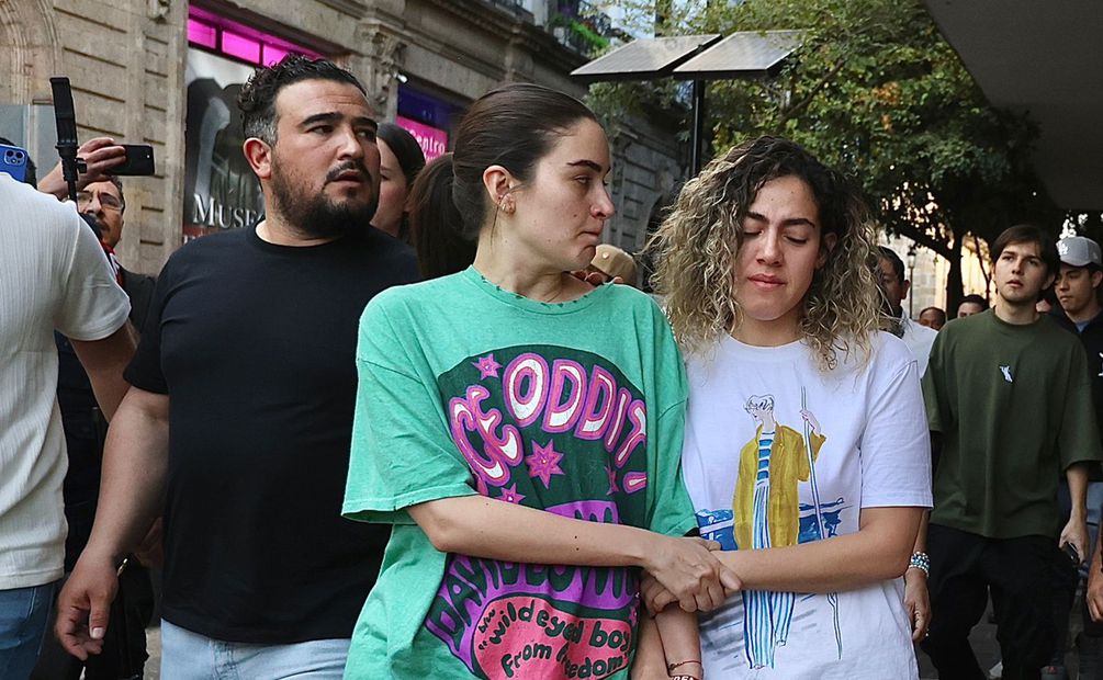 La hija del reportero desaparecido, dio un comunicado en la plaza de liberación acompañada de familiares y amigos. Fotos: Berenice Fregoso / EL UNIVERSAL