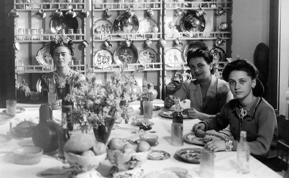 Frida Kahlo con su familia en La Casa Azul. Foto: Archivo EL UNIVERSAL