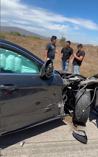 Minutos más tarde compartió un video en el que muestra los daños a su coche. Foto: Instagram