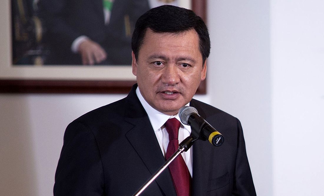 Osorio Chong anuncia su salida de bancada del PRI en el Senado