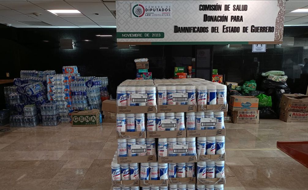 En total, son 2 mil 644 paquetes de productos, que representan alrededor de 4 millones de pesos en ayuda, que se consiguieron por gestiones de la Comisión de Salud. Foto: Enrique Gómez / EL UNIVERSAL