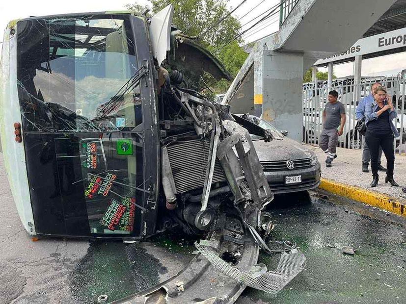 El accidente ocurrió alrededor de las 15.00 sobre la avenida Santa Rosa esquina con la calle Lapislázuli en los límites con la alcaldía Gustavo A. Madero. Foto: Isidro Corro