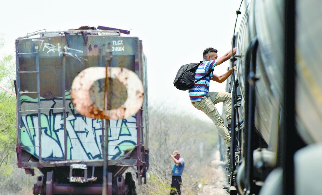 INM firma acuerdo con empresas ferroviarias para 'disuadir' a migrantes a no usar tren