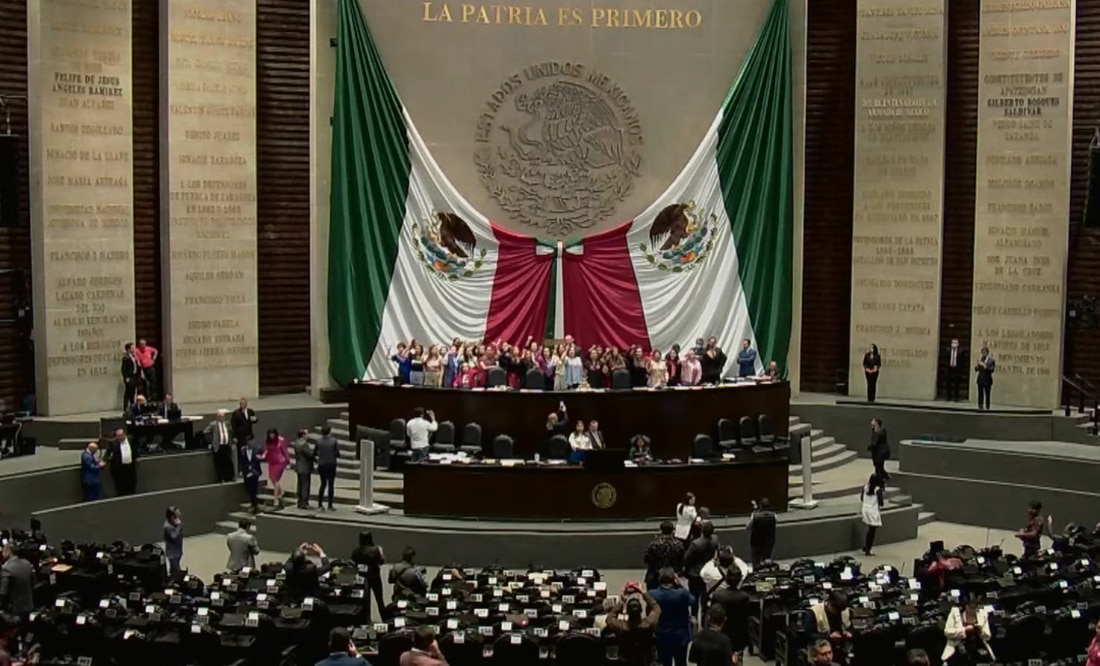 Diputadas de oposición toman tribuna y revientan sesión; acusan a Morena de pretender quitar presupuesto a Centros de Justicia para Mujeres