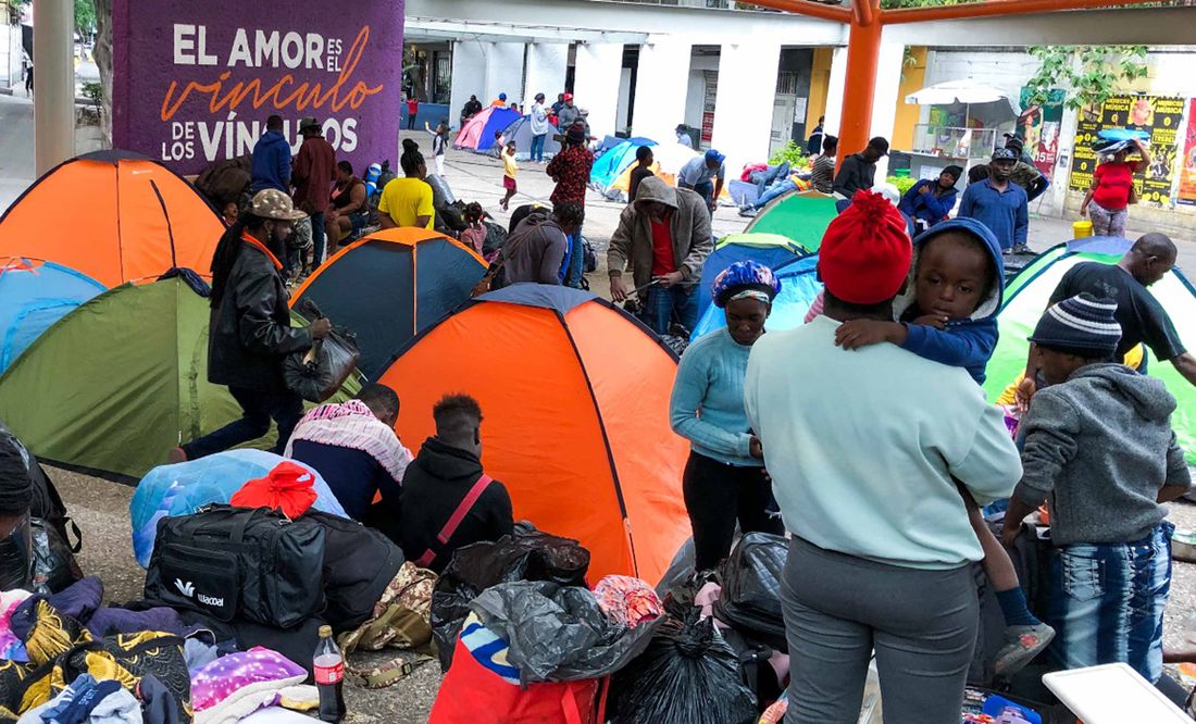 Entrega INM tarjetas humanitarias a 48 migrantes víctimas de delito