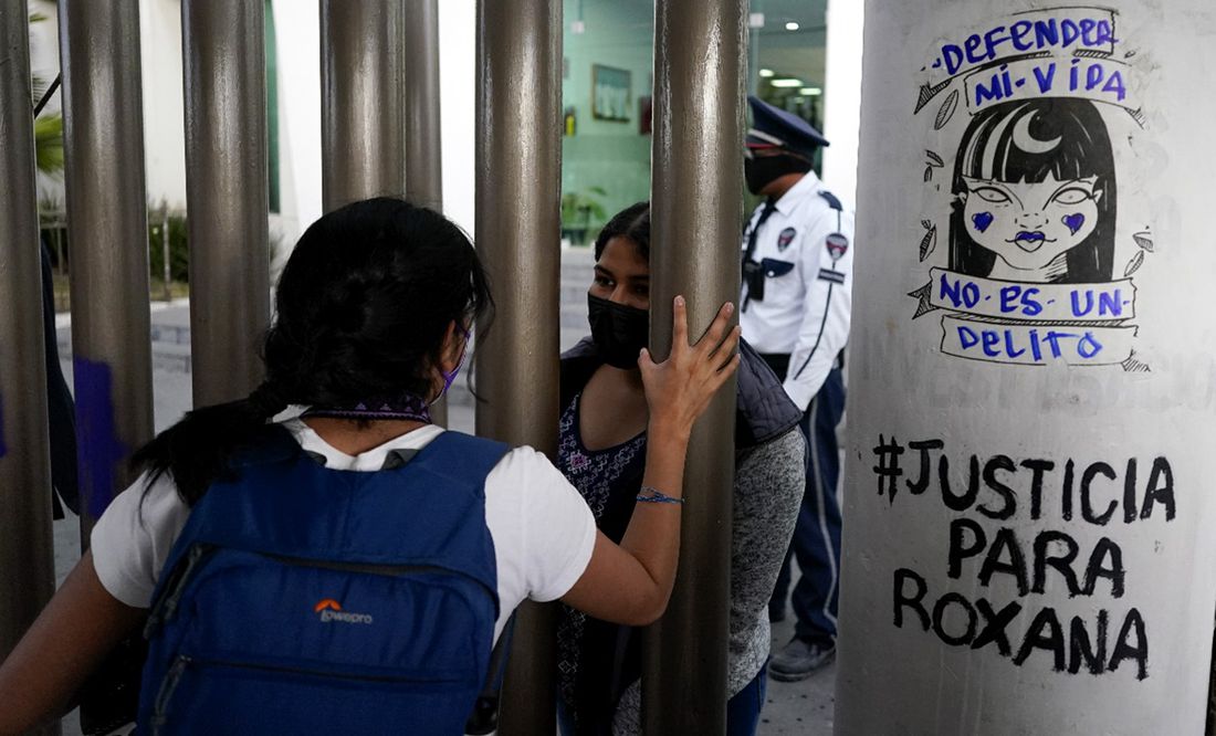 AMLO analiza indultar a Roxana Ruiz, joven que asesinó a su violador