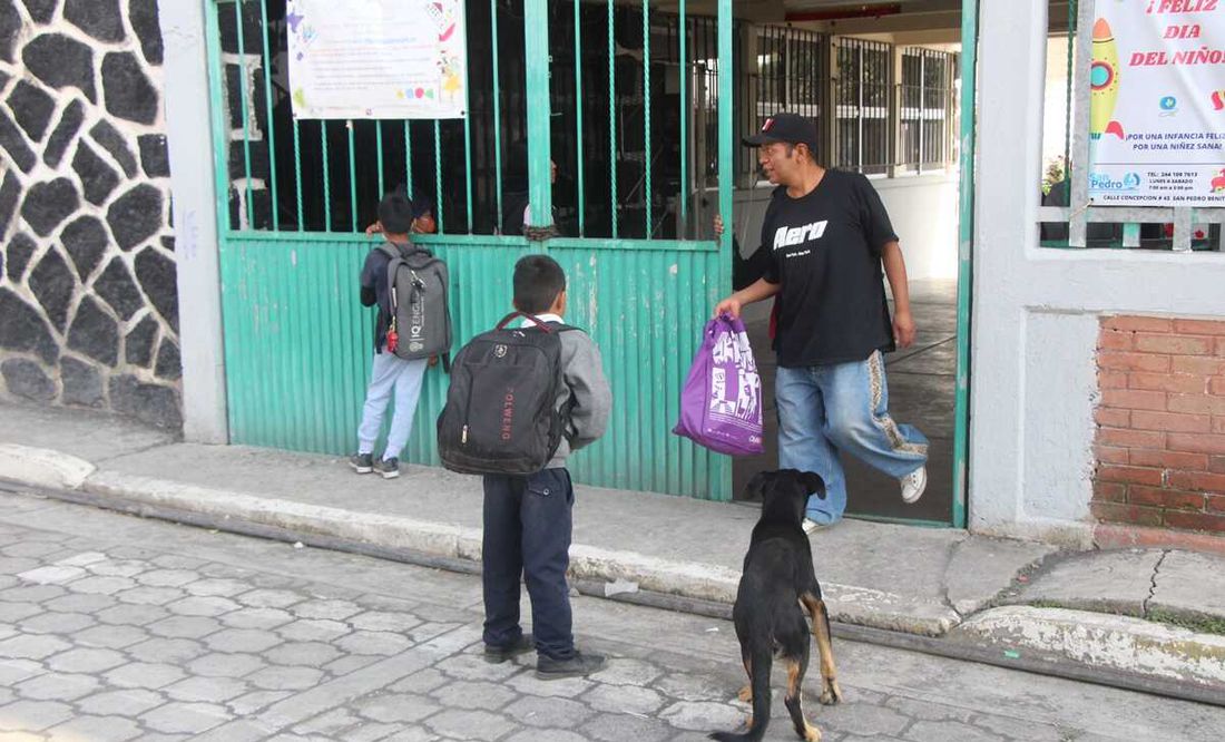 Puebla reanuda clases presenciales tras disminución en actividad del Popocatépetl