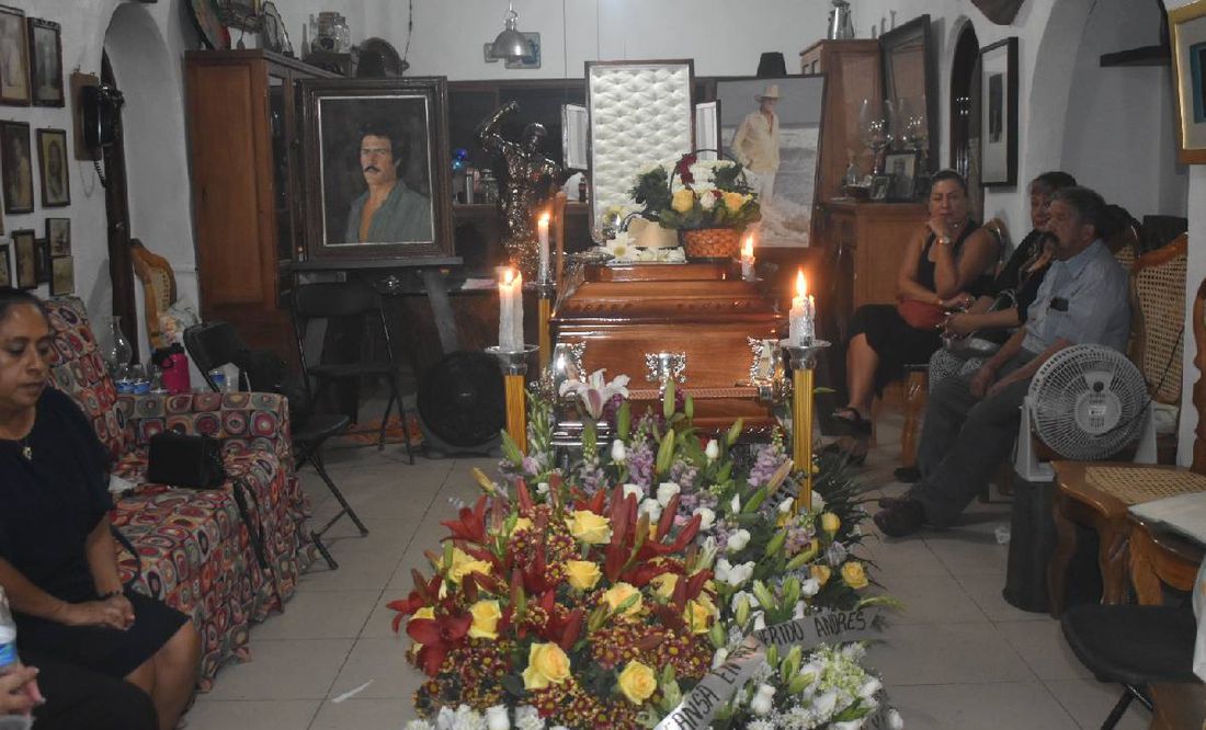 Solo entre personas cercanas y música de RBD, así fueron las últimas horas del funeral de Andrés García